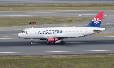 İSTANBUL, TURKIYE - EYLÜL 02, 2023: Air Serbia Airbus A319-132 (2277) İstanbul Uluslararası Havaalanına indi