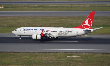 ISTANBUL, TURKIYE - EYLÜL 02, 2023: Türk Havayolları Boeing 737-8MAX (60052) İstanbul Uluslararası Havaalanına indi