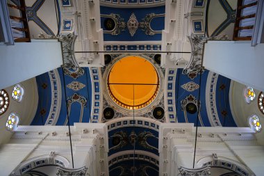 BALIKESIR, TURKIYE - 20 Haziran 2024: Ayvalik 'teki Cinarli Camii, Agia Iorgi Kilisesi.