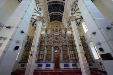 BALIKESIR, TURKIYE - 20 Haziran 2024: Ayvalik 'teki Cinarli Camii, Agia Iorgi Kilisesi.