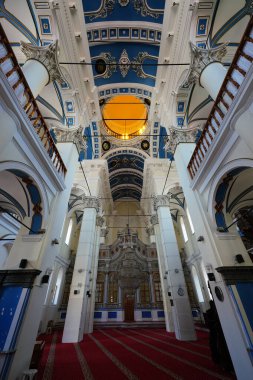 BALIKESIR, TURKIYE - 20 Haziran 2024: Ayvalik 'teki Cinarli Camii, Agia Iorgi Kilisesi.