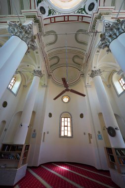 BALIKESIR, TURKIYE - 20 Haziran 2024: Saatli Camii, Ayvalik 'teki Agia Ianni Kilisesi