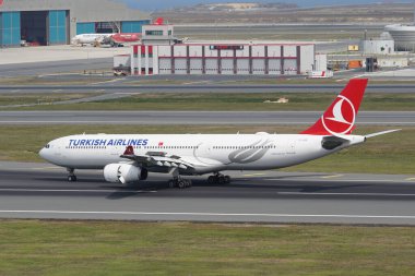 ISTANBUL, TURKIYE - EYLÜL 02, 2023: Türk Havayolları Airbus A330-343E (1554) İstanbul Uluslararası Havaalanına indi