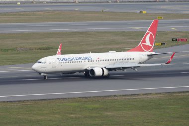 ISTANBUL, TURKIYE - EYLÜL 02, 2023: Türk Havayolları Boeing 737-8F2 (40988) İstanbul Uluslararası Havaalanına indi
