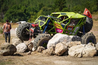 BURSA, TURKIYE - 28 Temmuz 2024: Bursa 'da Extreme Cup' ta off-road araba yarışı