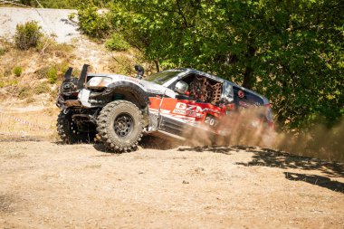 BURSA, TURKIYE - 28 Temmuz 2024: Bursa 'da Extreme Cup' ta off-road araba yarışı