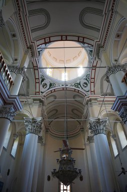 BALIKESIR, TURKIYE - 20 Haziran 2024: Saatli Camii, Ayvalik 'teki Agia Ianni Kilisesi