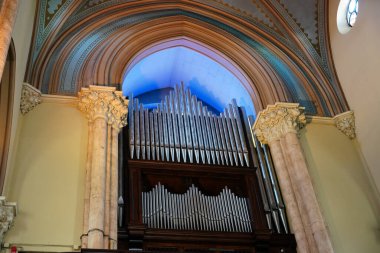 İSTANBUL, TÜRKİYE - 09 Temmuz 2024: İstanbul, Beyoğlu 'ndaki Aziz Anthony Kilisesi