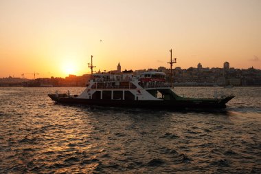 İSTANBUL, TÜRKİYE - 09 Temmuz 2024: IDO Feribotu İstanbul 'un Avrupa' dan Asya tarafına geçiyor.