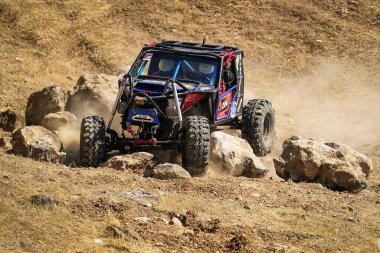 BURSA, TURKIYE - 28 Temmuz 2024: Bursa 'da Extreme Cup' ta off-road araba yarışı