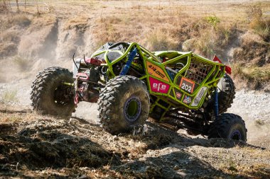 BURSA, TURKIYE - 28 Temmuz 2024: Bursa 'da Extreme Cup' ta off-road araba yarışı