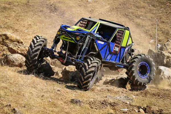 BURSA, TURKIYE - 28 Temmuz 2024: Bursa 'da Extreme Cup' ta off-road araba yarışı