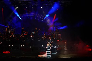 İSTANBUL, TURKIYE - 24 Temmuz 2024: Türk Şarkıcı Karsu Konseri İstanbul 'da