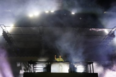 İSTANBUL, TURKIYE - Ağustos 04, 2024: İstanbul 'da DJ Frekans Konseri Kayıp