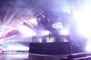 İSTANBUL, TURKIYE - Ağustos 04, 2024: İstanbul 'da DJ Frekans Konseri Kayıp