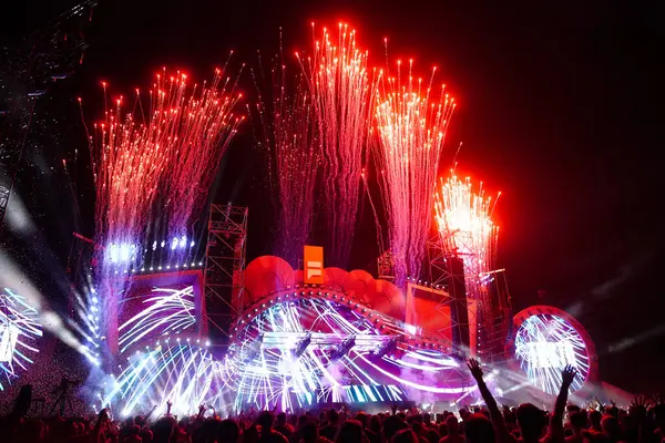 İSTANBUL, TURKIYE - Ağustos 08, 2024: İstanbul 'da DJ Tiesto Konseri