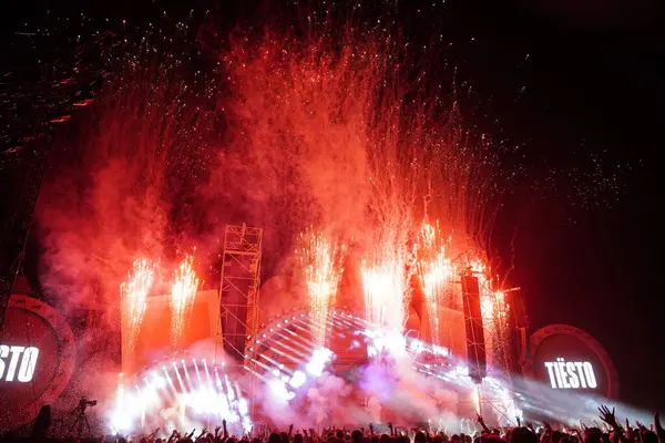 İSTANBUL, TURKIYE - Ağustos 08, 2024: İstanbul 'da DJ Tiesto Konseri