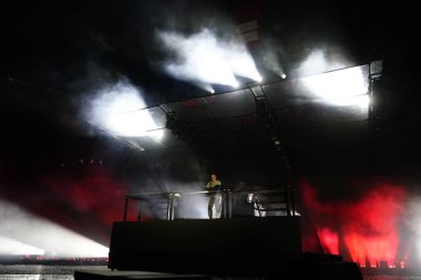 İSTANBUL, TURKIYE - Ağustos 04, 2024: İstanbul 'da DJ Frekans Konseri Kayıp