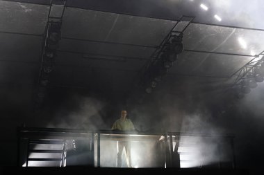 İSTANBUL, TURKIYE - Ağustos 04, 2024: İstanbul 'da DJ Frekans Konseri Kayıp