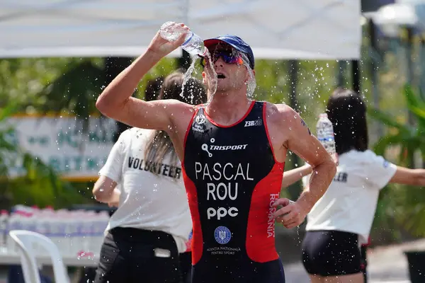 ISTANBUL, TURKIYE - 31 Ağustos 2024: İstanbul 'da düzenlenen Avrupa Triatlon Kupası' nın koşu bileşenlerinde tanımlanamayan sporcu