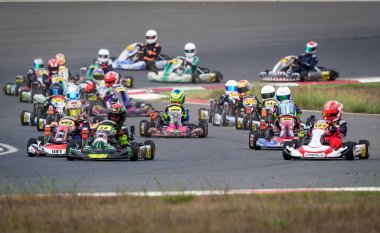 İSTANBUL, TURKIYE - EYLÜL 07, 2024: Türk Tur Otomobil Şampiyonası sırasında İstanbul Park Pisti 'nde Karting Arabaları