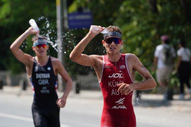 ISTANBUL, TURKIYE - 31 Ağustos 2024: İstanbul 'da düzenlenen Avrupa Triatlon Kupası' nın koşu bileşenlerinde tanımlanamayan sporcu