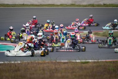 İSTANBUL, TURKIYE - EYLÜL 07, 2024: Türk Tur Otomobil Şampiyonası sırasında İstanbul Park Pisti 'nde Karting Arabaları