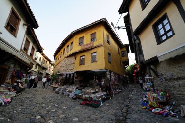BURSA, TURKIYE - 21 Temmuz 2024: Cumalikizik Köyünün eski sokakları