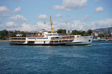 İSTANBUL, TÜRKİYE - 27 Temmuz 2024: Boğaz Feribotu