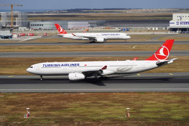 ISTANBUL, TURKIYE - 29 Haziran 2024: Türk Havayolları Airbus A330-343E (1651) İstanbul Uluslararası Havaalanına indi