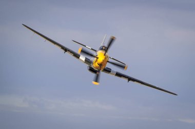 ESKISEHIR, TURKIYE - 22 Eylül 2024: Sivrihisar SHG Hava Gösterisinde Özel Kuzey Amerika P-51D Mustang (122-39608)