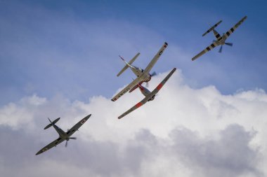 ESKISEHIR, TURKIYE - SEPTEMBER 22, 2024: Kuzey Amerika T-28B Trojan, Supermarine Spitfire, Kuzey Amerika P-51D Mustang ve Sivrihisar SHG Airshow 'da Kuzey Amerika AT-6G Texan sergisi