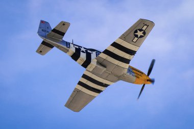ESKISEHIR, TURKIYE - 22 Eylül 2024: Sivrihisar SHG Hava Gösterisinde Özel Kuzey Amerika P-51D Mustang (122-39608)