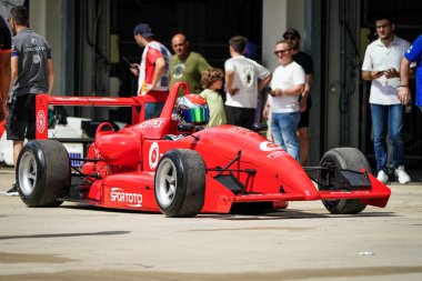 İSTANBUL, TURKIYE - EYLÜL 07, 2024: Türk Tur Otomobil Şampiyonası sırasında İstanbul Park Pisti 'nde Formula 3 Aracı