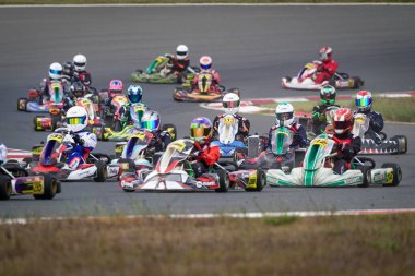 İSTANBUL, TURKIYE - EYLÜL 07, 2024: Türk Tur Otomobil Şampiyonası sırasında İstanbul Park Pisti 'nde Karting Arabaları