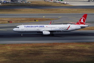 ISTANBUL, TURKIYE - 29 Haziran 2024: Türk Havayolları Airbus A321-231 (7518) İstanbul Uluslararası Havaalanına indi