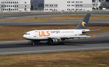 ISTANBUL, TURKIYE - 29 Haziran 2024: ULS Airlines Cargo Airbus A310-308F (646) İstanbul Uluslararası Havaalanına indi