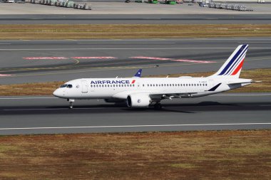 ISTANBUL, TURKIYE - 29 Haziran 2024: Air France Airbus A220-371 (55210) İstanbul Uluslararası Havaalanına indi