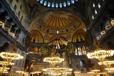 İSTANBUL, TÜRKİYE - 14 Eylül 2024: Sultanahmet 'teki Ayasofya Camii