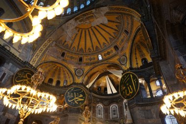 İSTANBUL, TÜRKİYE - 14 Eylül 2024: Sultanahmet 'teki Ayasofya Camii