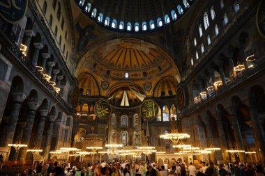 İSTANBUL, TÜRKİYE - 14 Eylül 2024: Sultanahmet 'teki Ayasofya Camii