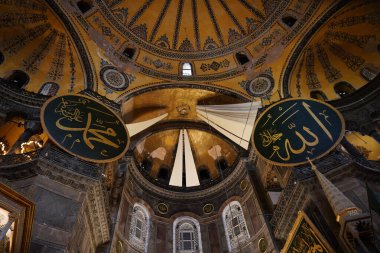 İSTANBUL, TÜRKİYE - 14 Eylül 2024: Sultanahmet 'teki Ayasofya Camii
