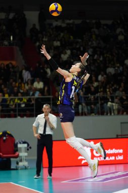 ISTANBUL, TURKIYE - 26 Ocak 2025: Eda Erdem Dundar, Burhan Felek Spor Salonu 'nda oynanan Fenerbahçe Medicana-Eczacibasi Dynavit Türk Sultanlar Ligi karşılaşmasında görev yapıyor