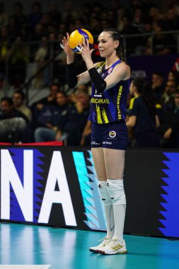 ISTANBUL, TURKIYE - 26 Ocak 2025: Eda Erdem Dundar, Burhan Felek Spor Salonu 'nda oynanan Fenerbahçe Medicana-Eczacibasi Dynavit Türk Sultanlar Ligi karşılaşmasında görev yapıyor