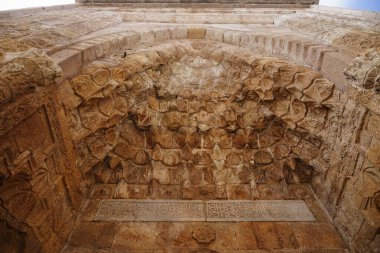 KONYA, TURKIYE - 15 Aralık 2024: Konya 'nın Beysehir ilçesindeki Esrefoğlu Camii. Cami 13. yüzyılda inşa edildi..