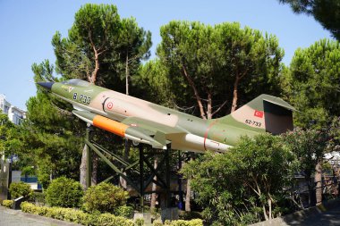 ISTANBUL, TURKIYE - Ağustos 04, 2024: Türk Hava Kuvvetleri Lockheed CF-104 Yıldız Savaşçısı (683A-1033) İstanbul Askeri Müzesi 'nde sergilendi