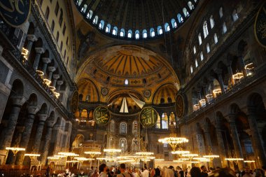 İSTANBUL, TÜRKİYE - 14 Eylül 2024: Sultanahmet 'teki Ayasofya Camii