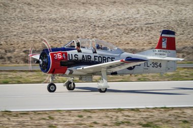 ESKISEHIR, TURKIYE - 22 Eylül 2024: Sivrihisar SHG Hava Gösterisinde Özel Kuzey Amerika T-28B Truvali (200-425)