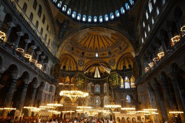 İSTANBUL, TÜRKİYE - 14 Eylül 2024: Sultanahmet 'teki Ayasofya Camii