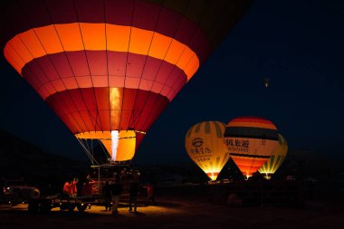 NEVSEHIR, TURKIYE - 27 Eylül 2024: Kapadokya 'da Sıcak Hava Balonları